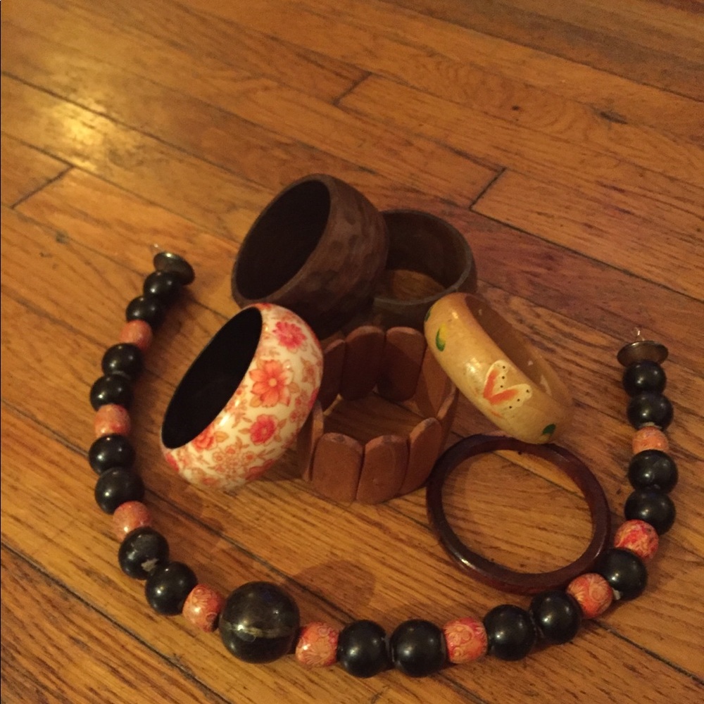 9 Piece Jewelry lot.